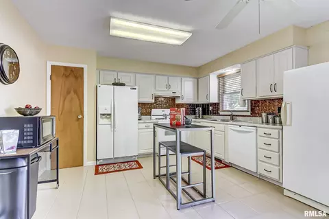 243 Saxon Dr, Springfield, IL 62704 photo 10