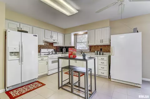 243 Saxon Dr, Springfield, IL 62704 photo 9