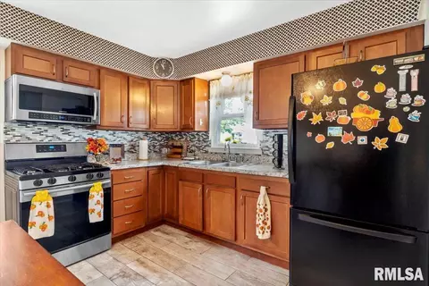 2116 E Keys Ave, Springfield, IL 62702 photo 9