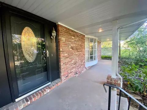 4 Timber Hills Dr, Springfield, IL 62704 photo 2
