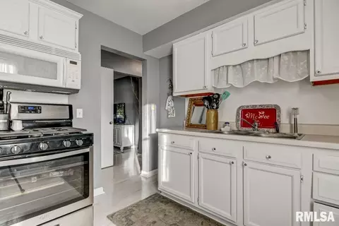 2244 S Spring St, Springfield, IL 62704 photo 6