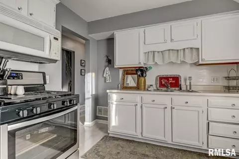 2244 S Spring St, Springfield, IL 62704 photo 5