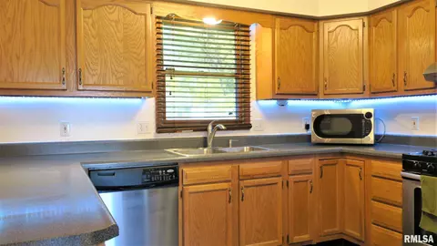 1805 Scarbrough Rd, Springfield, IL 62702 photo 8