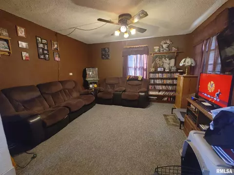 1313 Berwick Rd, Berwick, IL 61417 photo 9