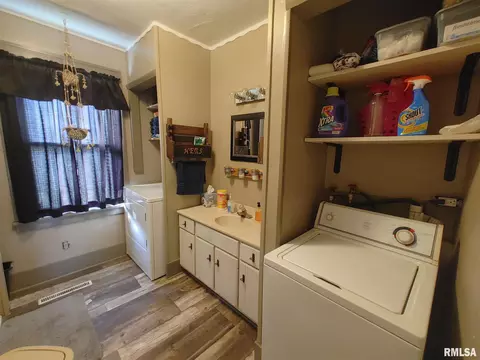 1313 Berwick Rd, Berwick, IL 61417 photo 11