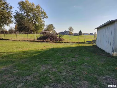 1313 Berwick Rd, Berwick, IL 61417 photo 6