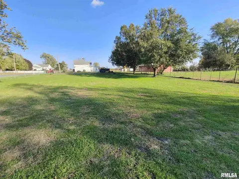 1313 Berwick Rd, Berwick, IL 61417 photo 5