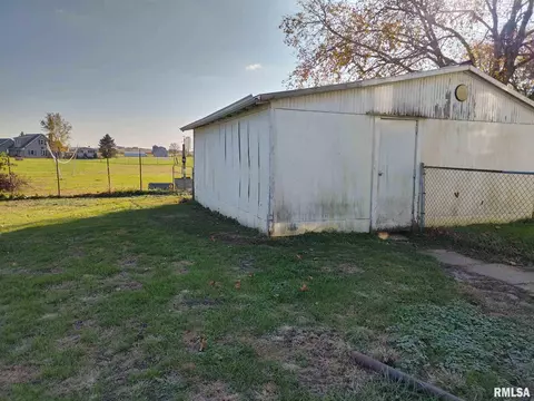 1313 Berwick Rd, Berwick, IL 61417 photo 7