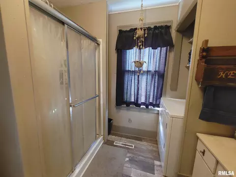 1313 Berwick Rd, Berwick, IL 61417 photo 12