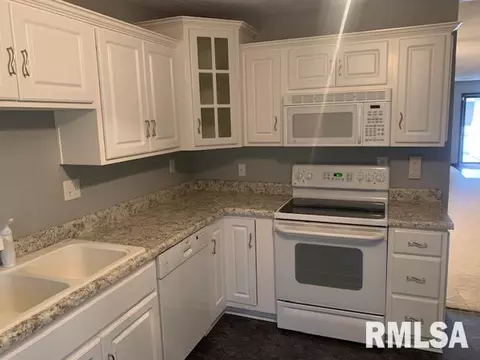 115 Astoria Rd, Springfield, IL 62704 photo 5