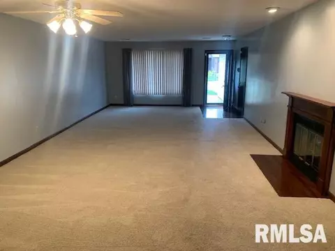 115 Astoria Rd, Springfield, IL 62704 photo 2