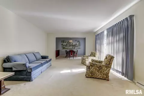 2131 Lindsay Rd, Springfield, IL 62704 photo 5