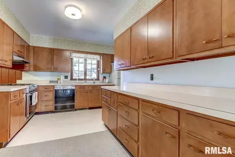 2131 Lindsay Rd, Springfield, IL 62704 photo 10