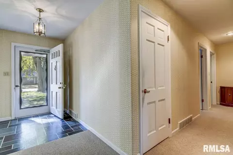 2131 Lindsay Rd, Springfield, IL 62704 photo 3