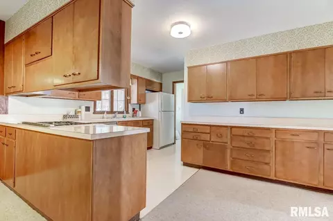 2131 Lindsay Rd, Springfield, IL 62704 photo 8