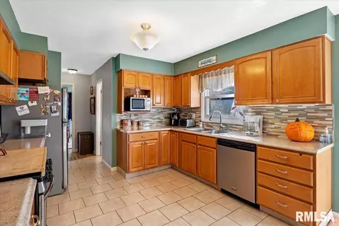 119 Dickinson Rd, Springfield, IL 62704 photo 9