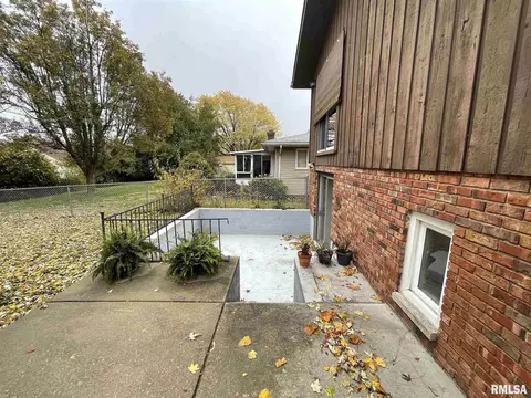 2916 Arlington Dr, Springfield, IL 62704 photo 8