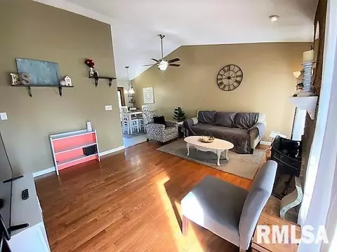 81 Mccarthy Dr, Springfield, IL 62702 photo 6