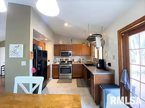 81 Mccarthy Dr, Springfield, IL 62702 photo 10
