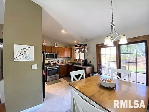 81 Mccarthy Dr, Springfield, IL 62702 photo 14