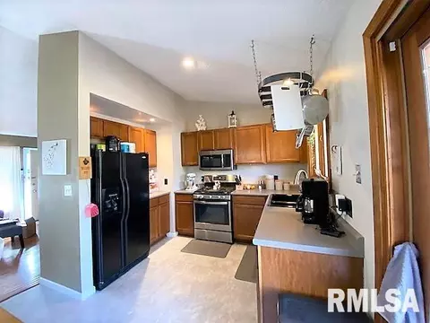 81 Mccarthy Dr, Springfield, IL 62702 photo 9
