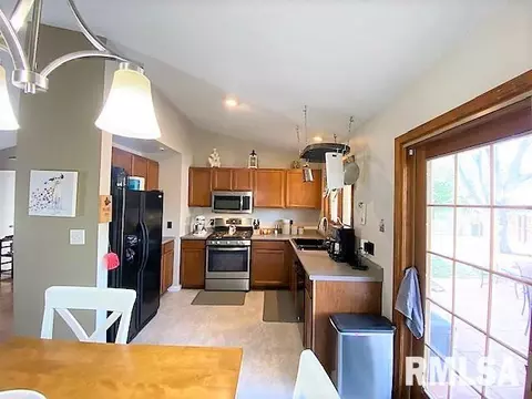 81 Mccarthy Dr, Springfield, IL 62702 photo 12