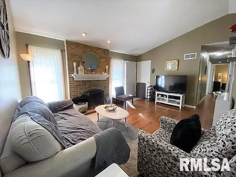 81 Mccarthy Dr, Springfield, IL 62702 photo 5
