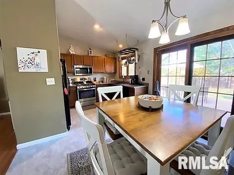 81 Mccarthy Dr, Springfield, IL 62702 photo 8