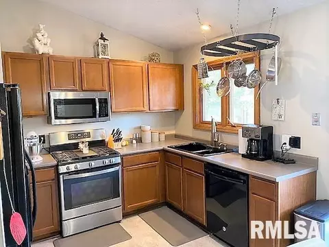 81 Mccarthy Dr, Springfield, IL 62702 photo 13
