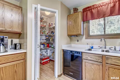 2204 Cloverfield Ln, Springfield, IL 62711 photo 9