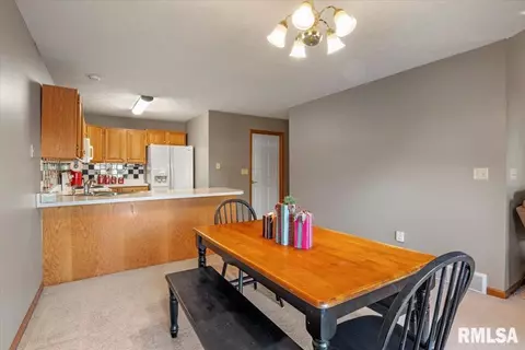 6303 Brent Dr, Springfield, IL 62712 photo 9