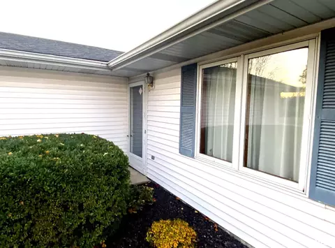 2921 Sutherland Rd, Springfield, IL 62702 photo 2