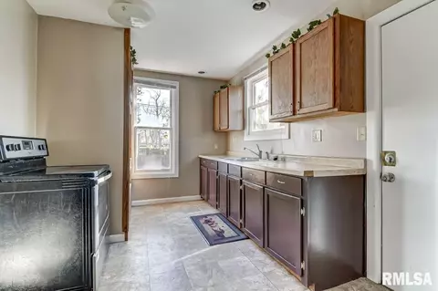 1114 Enos St, Springfield, IL 62702 photo 17