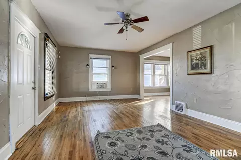 1114 Enos St, Springfield, IL 62702 photo 6
