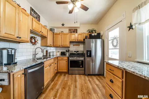 107 N Albert St, Chestnut, IL 62518 photo 15