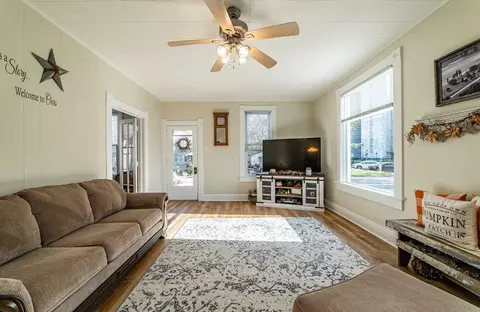 107 N Albert St, Chestnut, IL 62518 photo 8