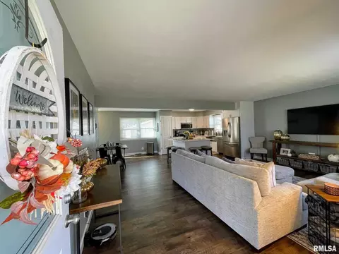 13 Foresters Ln, Springfield, IL 62704 photo 2