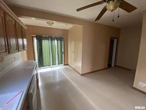 333 W Van Buren, Greenview, IL 62642 photo 9