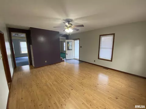 333 W Van Buren, Greenview, IL 62642 photo 3