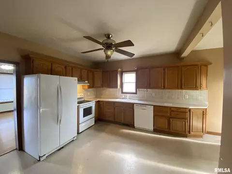 333 W Van Buren, Greenview, IL 62642 photo 7