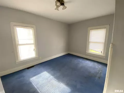 333 W Van Buren, Greenview, IL 62642 photo 5