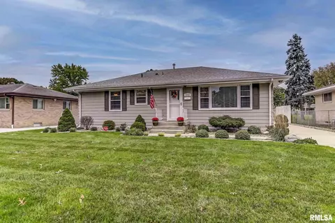 2208 Blackhawk Ave, Springfield, IL 62702 photo 1