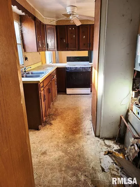 628 N White St, Macomb, IL 61455 photo 3