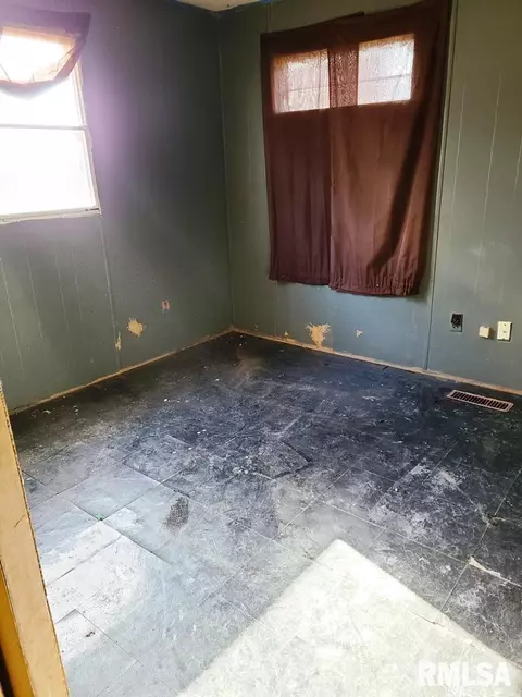 628 N White St, Macomb, IL 61455 photo 9