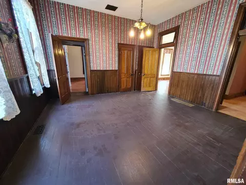 201 N Main St, Virginia, IL 62691 photo 4