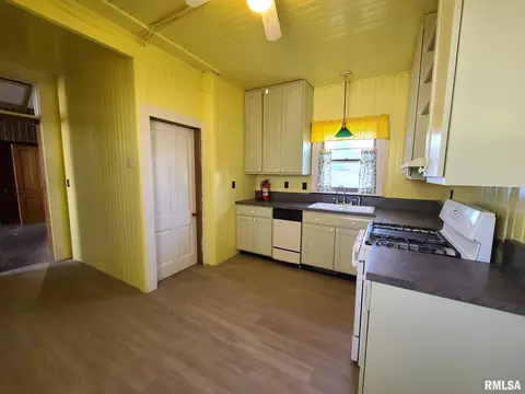 201 N Main St, Virginia, IL 62691 photo 12