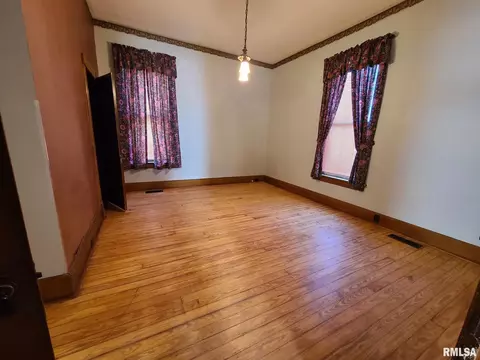 201 N Main St, Virginia, IL 62691 photo 5