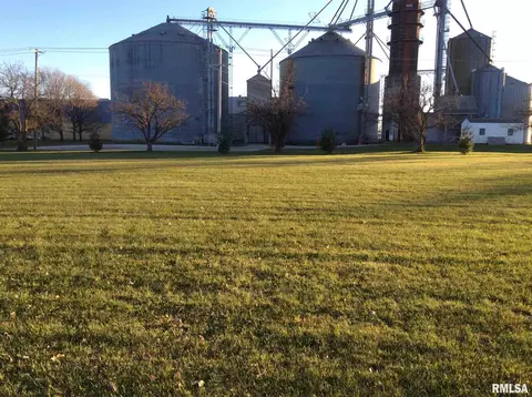 545 Colleen St, Woodhull, IL 61490
