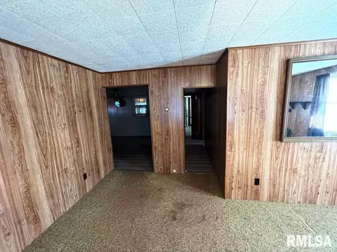 405 N Oak St, Bath, IL 62617 photo 5