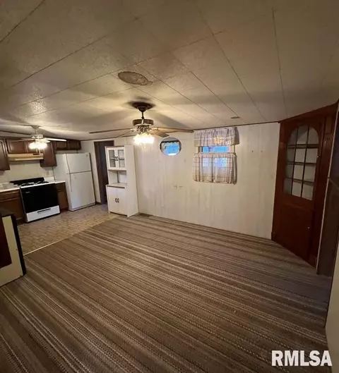 405 N Oak St, Bath, IL 62617 photo 9